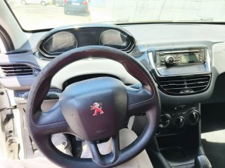 Peugeot 208 2015