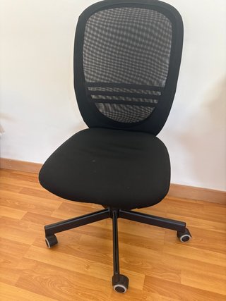 Silla de oficina ergonómica negra