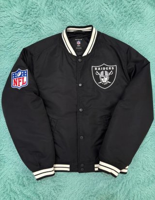 Chaqueta Raiders NFL Pull&Bear Negra y Blanca