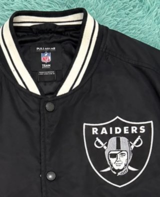Chaqueta Raiders NFL Pull&Bear Negra y Blanca