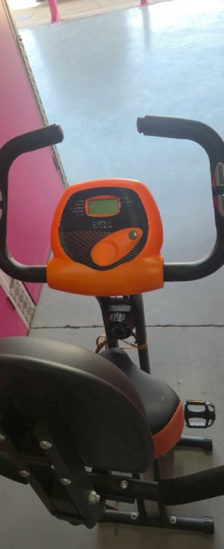 Bicicleta Estática Naranja y Negra