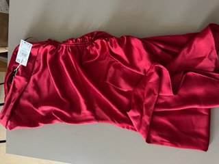 Vestido Zara Rojo Satén Talla S nuevo con etiqueta