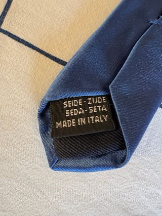 Corbata estrecha de seda azul
