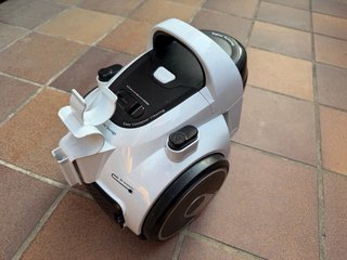 Aspirador Bosch sin bolsa 700W Parquet