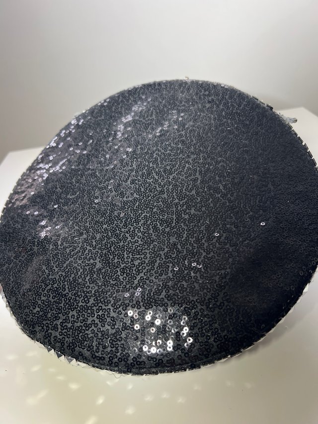 Gorra fantasía negra con pedrería
