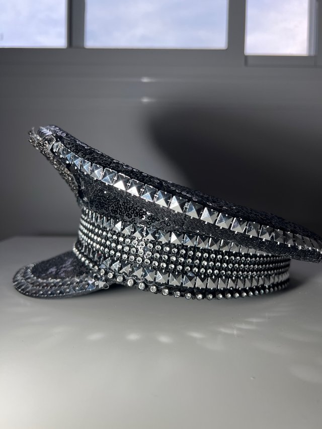 Gorra fantasía negra con pedrería