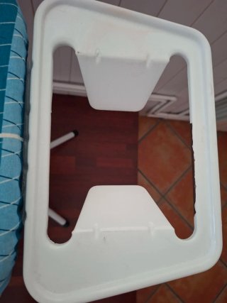 Tabla de planchar con soporte.