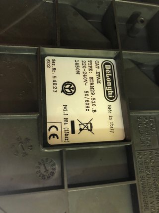 Cafetera Negra DeLonghi