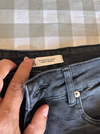 Pantalón corto vaquero Zara negro desgastado