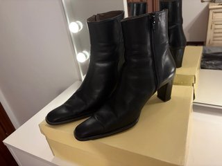 Botines negros de tacón