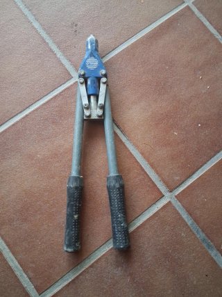 Remachadora Bralo