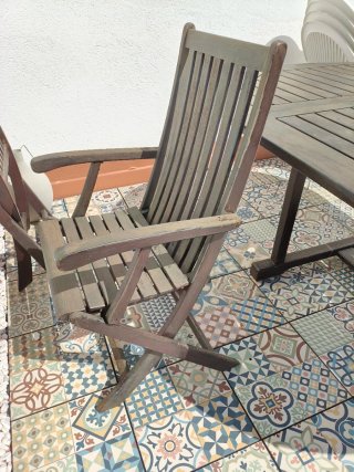 Mesa hexagonal teka + 4 sillas. Leer descripción