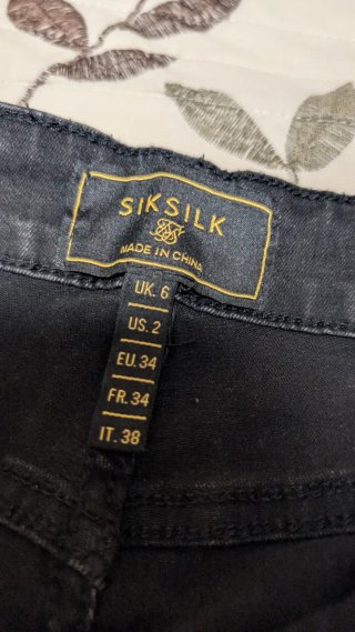 Pantalón SikSilk negro desgarrado Talla 34