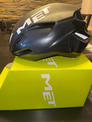 Casco MET Manta Negro/Blanco