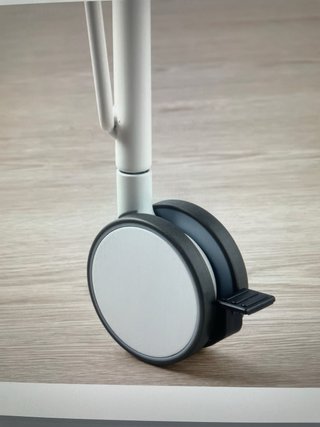 Mesa estudio Ikea con ruedas
