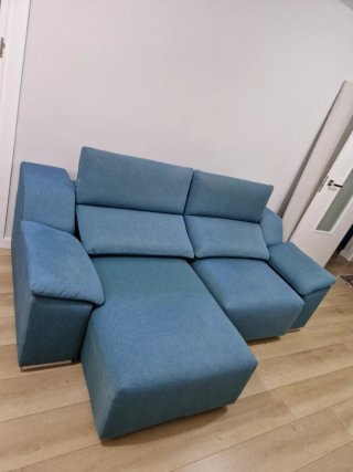 Sofá de tela azul