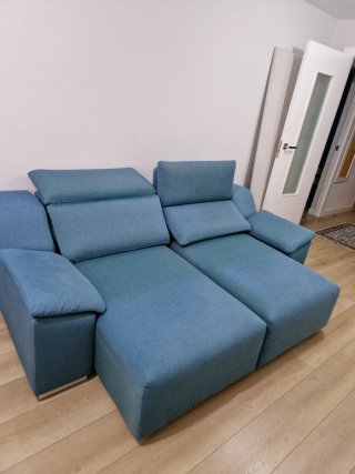 Sofá de tela azul