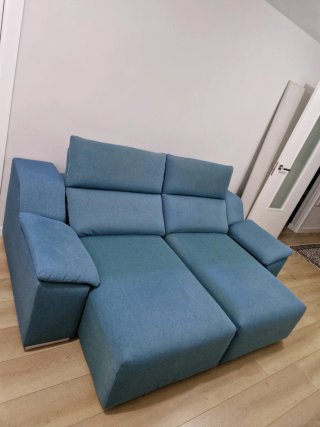 Sofá de tela azul