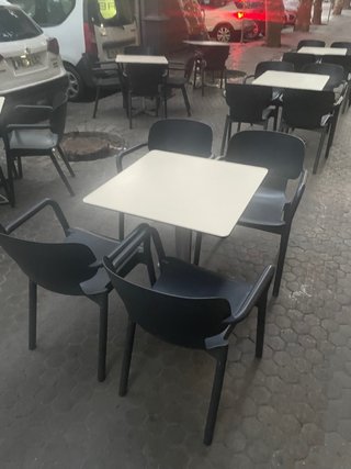 Terraza Bar Plástico Negra y Blanca