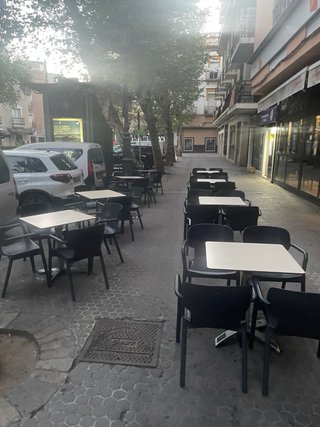 Terraza Bar Plástico Negra y Blanca