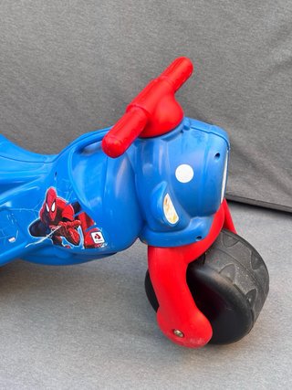 Moto correpasillos Spiderman