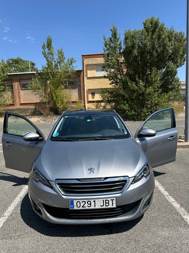 Peugeot 308 - foto 1