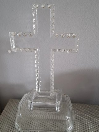 Cruz de cristal decorativa