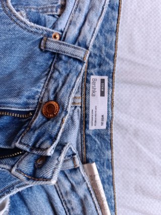 Pantalón vaquero tiro alto pierna ancha