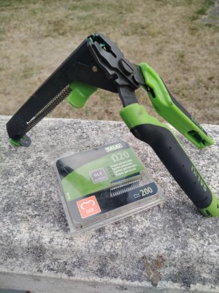 SALKI Grapadora FSK20C + 200 Grapas
