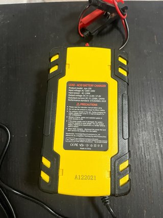 Cargador Baterías 12V 8A-24V 4A