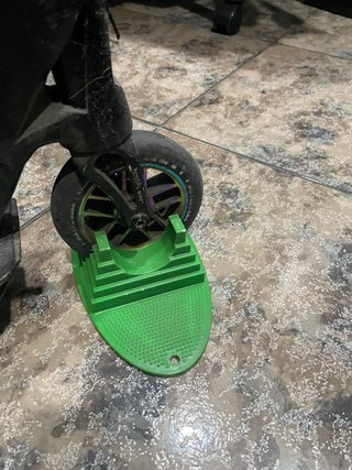 Patinete bestial Wolf Negro con Ruedas multicolor