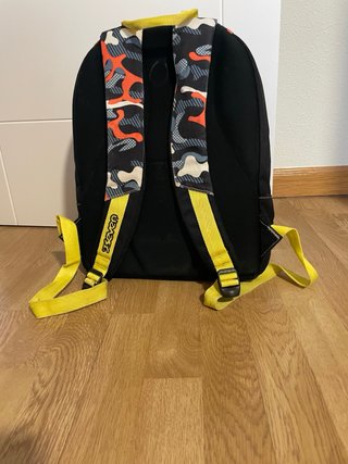 Mochila escolar con estampado camuflaje