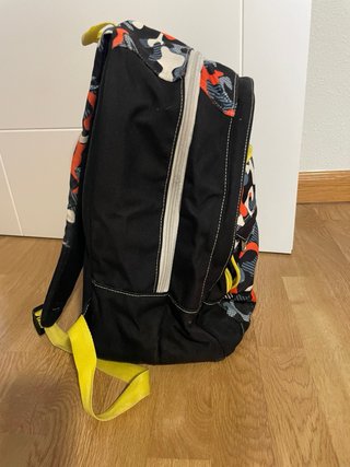 Mochila escolar con estampado camuflaje