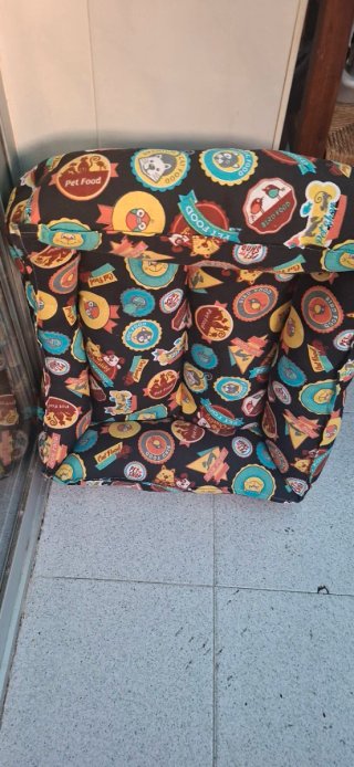 Cama para perro con estampado divertido