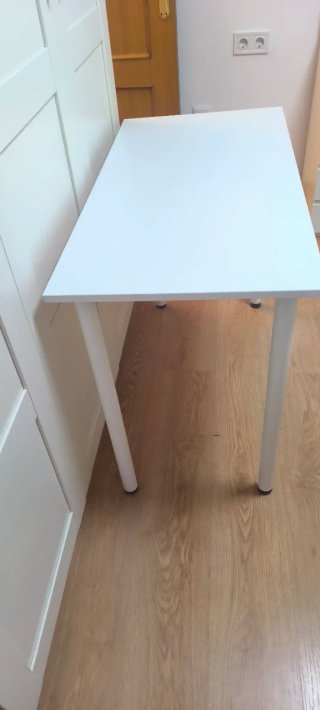 Escritorio blanco patas metálicas y silla