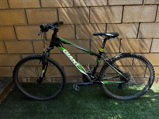 Bicicleta Giant Negra/Verde