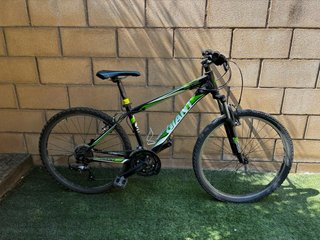 Bicicleta Giant Negra/Verde