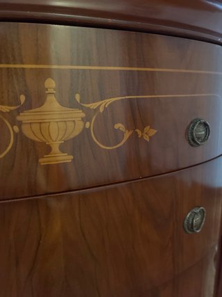 Cómoda de madera con cajones
