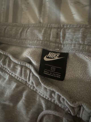 Pantalones Nike grises anchos