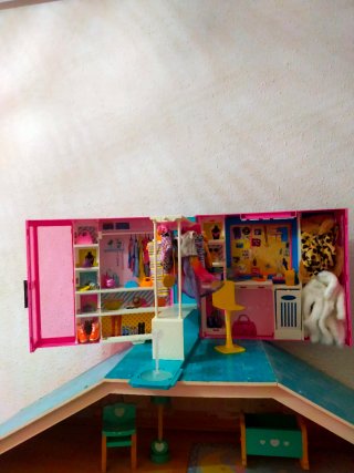 Armario coche y muñec@s Barbie con Accesorios