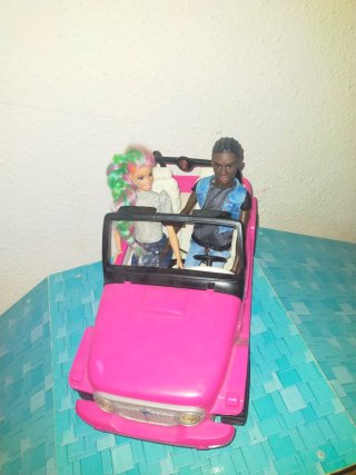 Armario coche y muñec@s Barbie con Accesorios