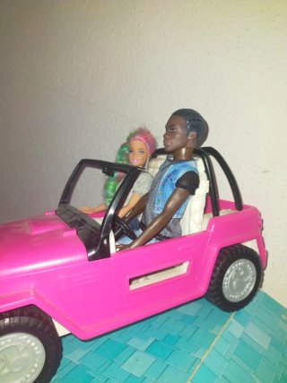Armario coche y muñec@s Barbie con Accesorios