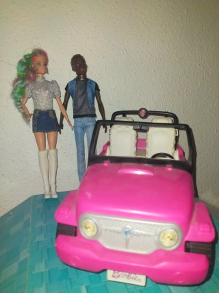 Armario coche y muñec@s Barbie con Accesorios