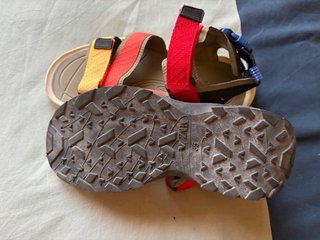 Sandalias Zara niño rojo y amarillo