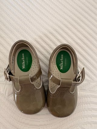 Zapatos niño barniz grisaceo