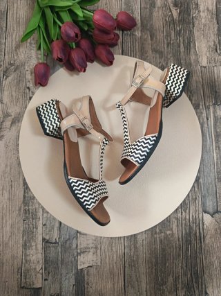 Sandalias de piel estampado zigzag ♡ NEMONIC * 37