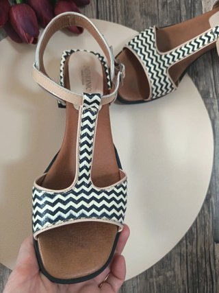 Sandalias de piel estampado zigzag ♡ NEMONIC * 37