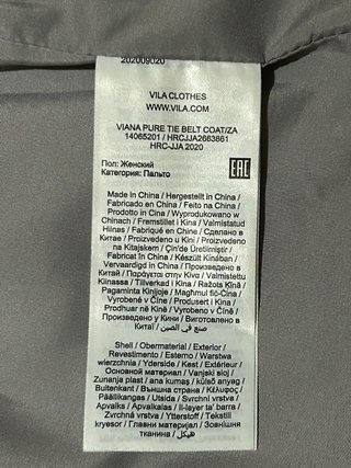 Abrigo gris claro con cinturón, marca VILA.