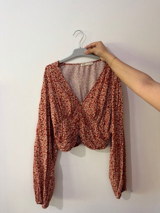 Blusa crop top flores teja Pull&Bear