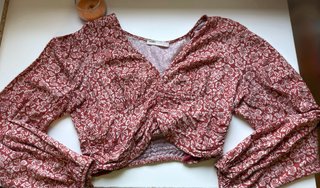 Blusa crop top flores teja Pull&Bear
